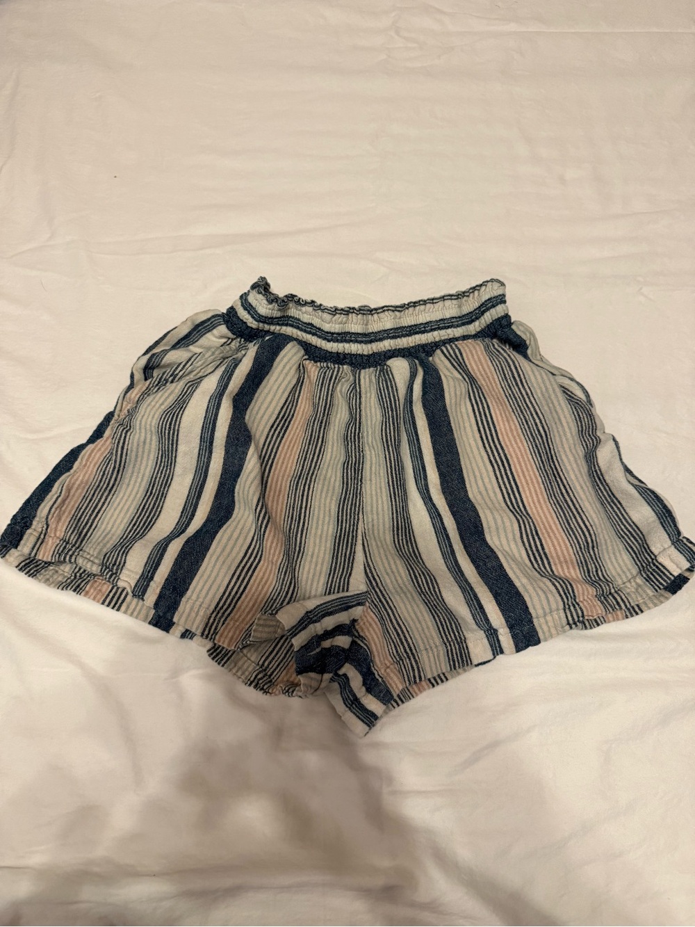 Universal thread striped shorts